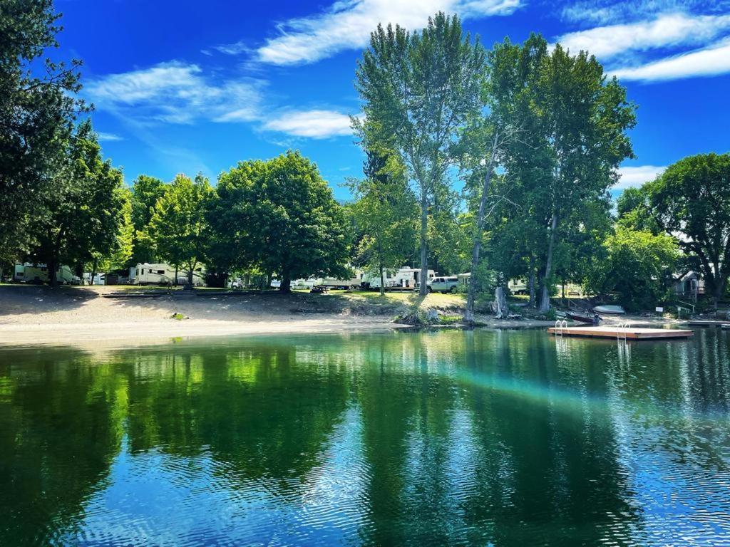 Skands Campground Christina Lake Экстерьер фото